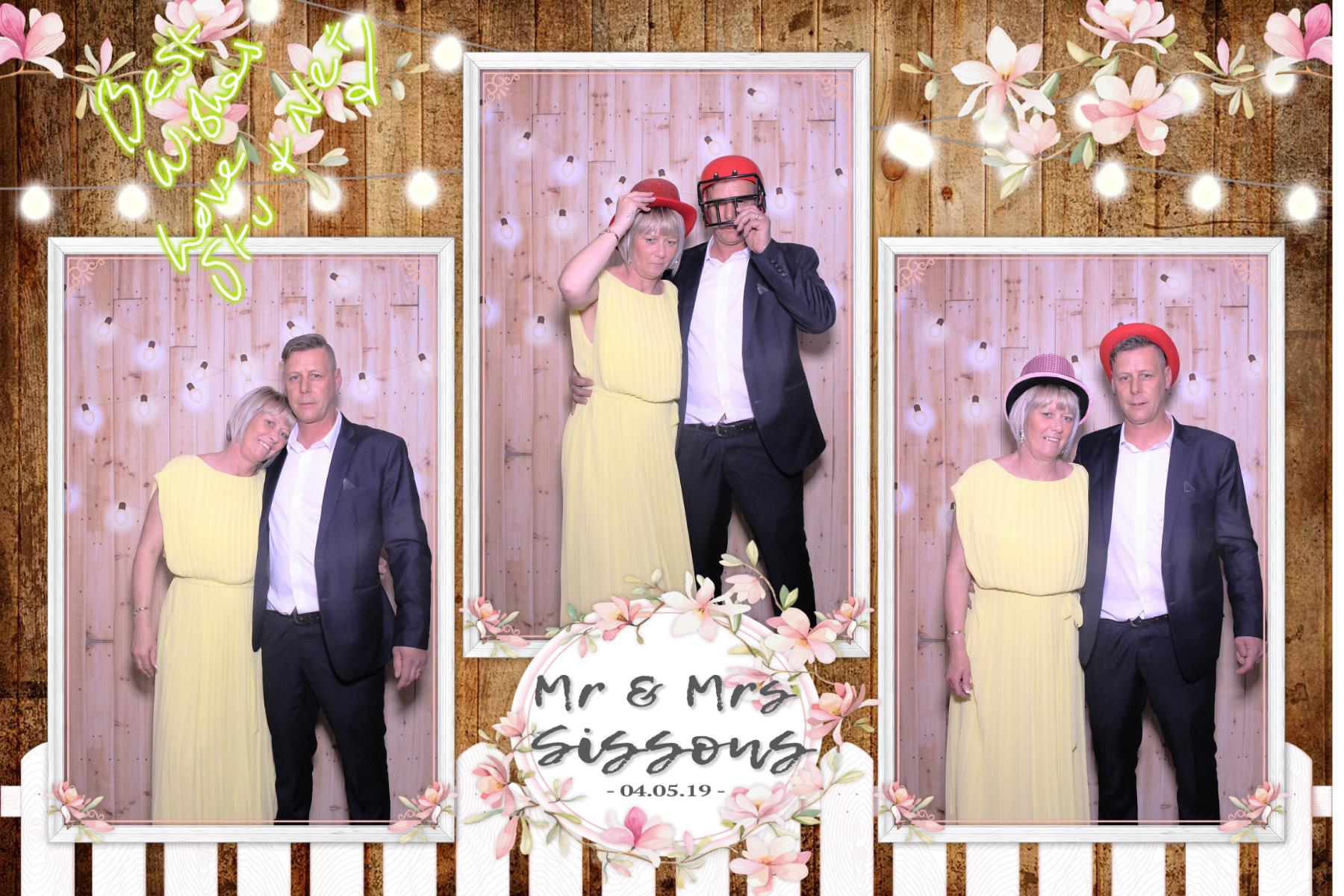 Mr and Mrs Sissons | View more photos from the event at gallery.blissbooth.co.uk/u/BlissBooth/Mr-and-Mrs-Sissons
